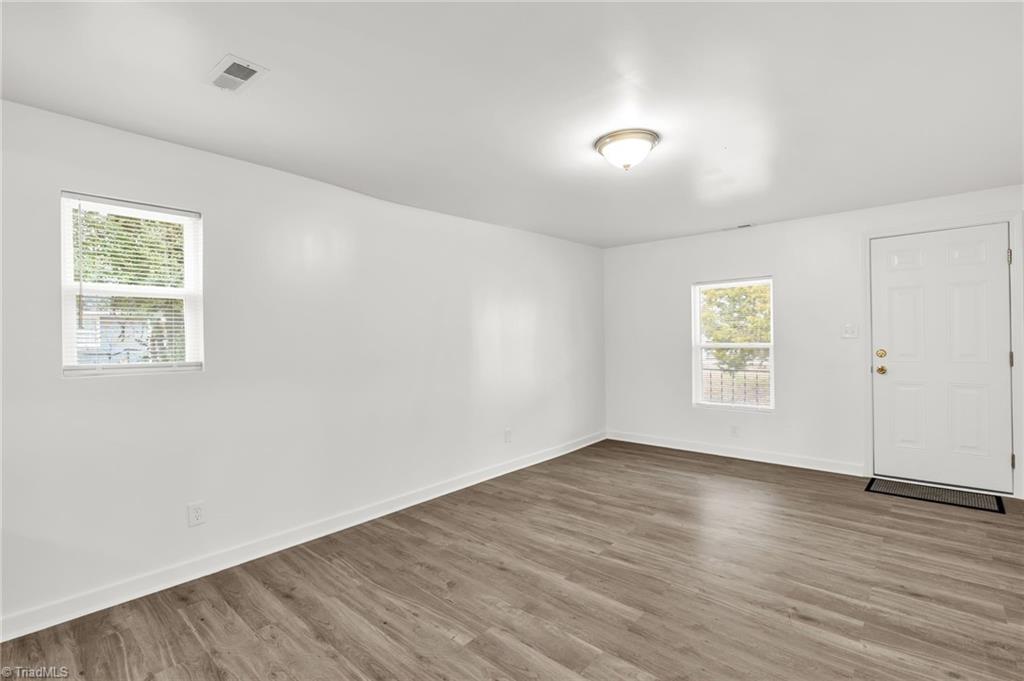 910 Charlotte Avenue High Point, NC 27262 - Photo 5 of 24 living room