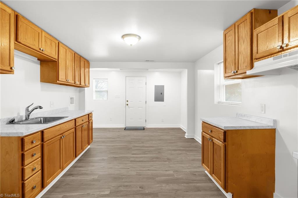 910 Charlotte Avenue High Point, NC 27262 - Photo 7 of 24 kitchen