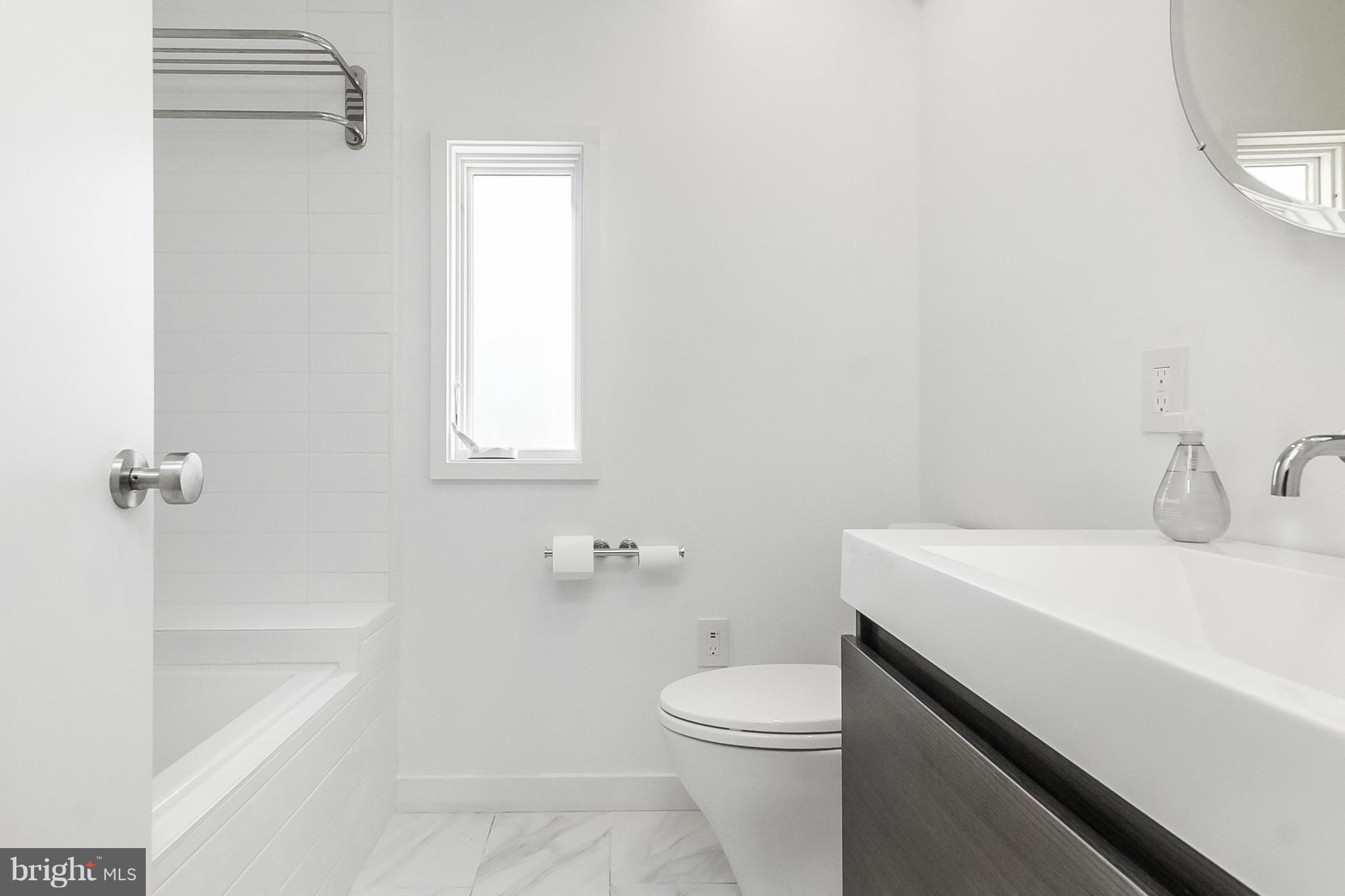 3400 Roland Avenue, Unit 5 Baltimore, MD 21211 - Photo 23 of 29 hall bath