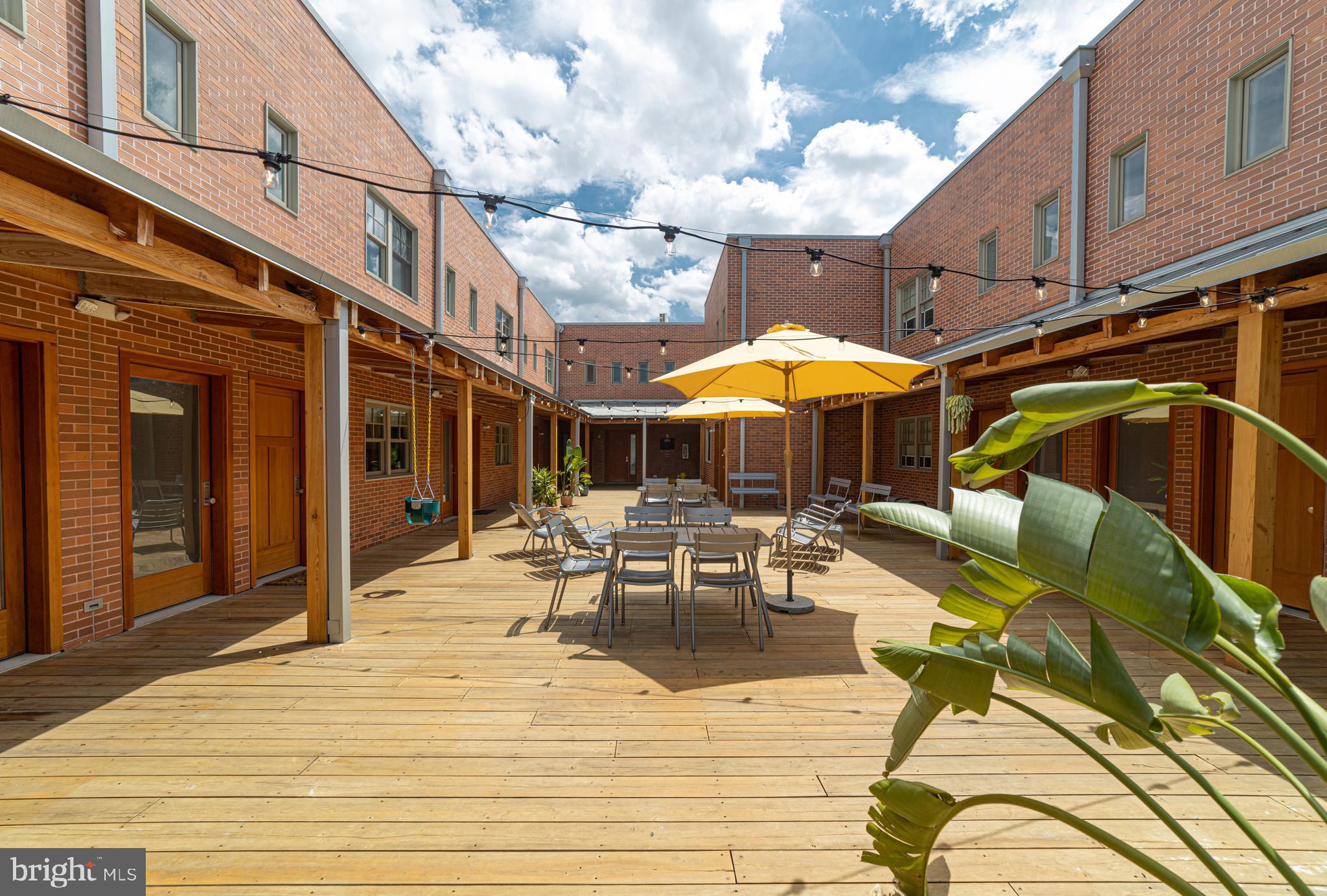 3400 Roland Avenue, Unit 5 Baltimore, MD 21211 - Photo 27 of 29 courtyard