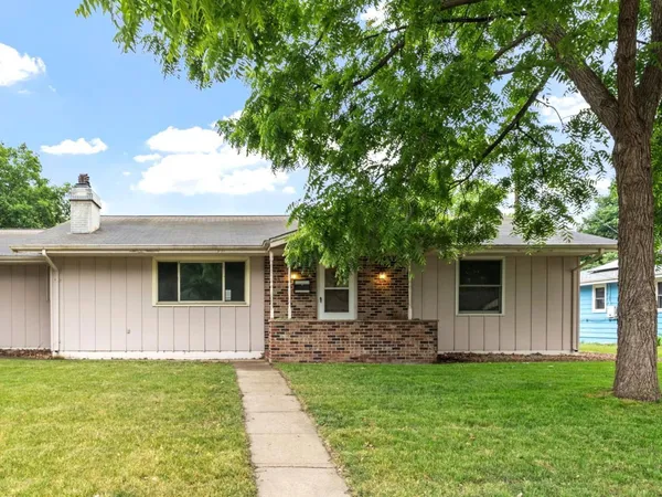 $299,900 | 9 6th Avenue Northeast, Osseo, MN 55369