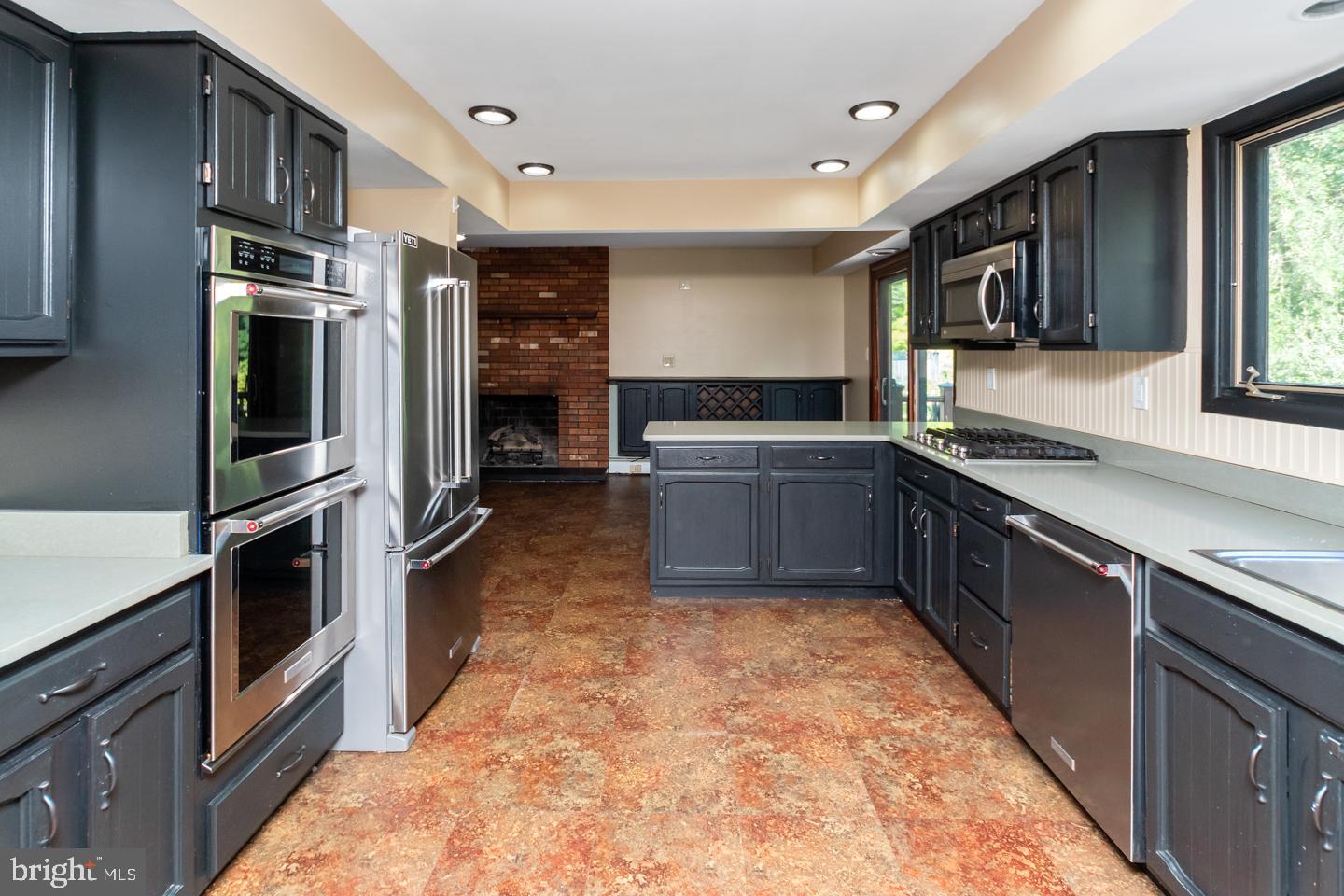 15 Sherri Way Clementon, NJ 08021 - Photo 22 of 85 Kitchen with view of family room