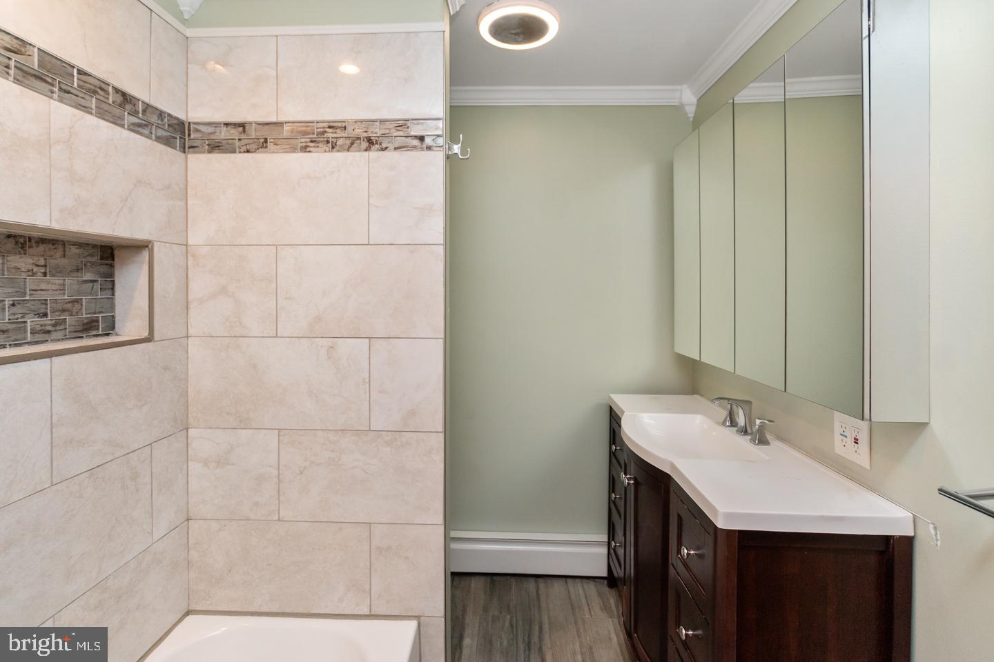 15 Sherri Way Clementon, NJ 08021 - Photo 42 of 85 Upstairs Hallway Bathroom