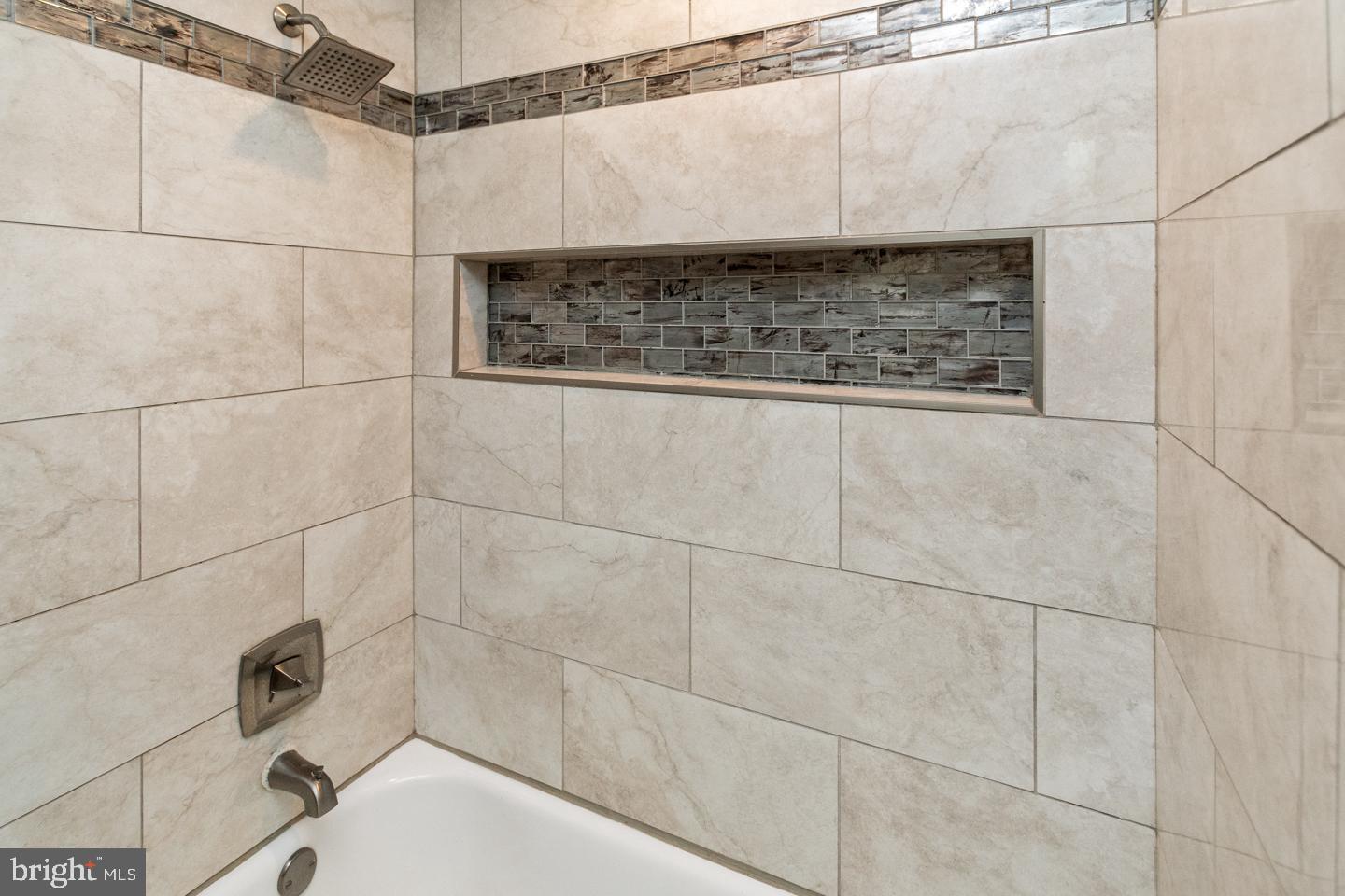 15 Sherri Way Clementon, NJ 08021 - Photo 43 of 85 Hallway Bathroom Shower