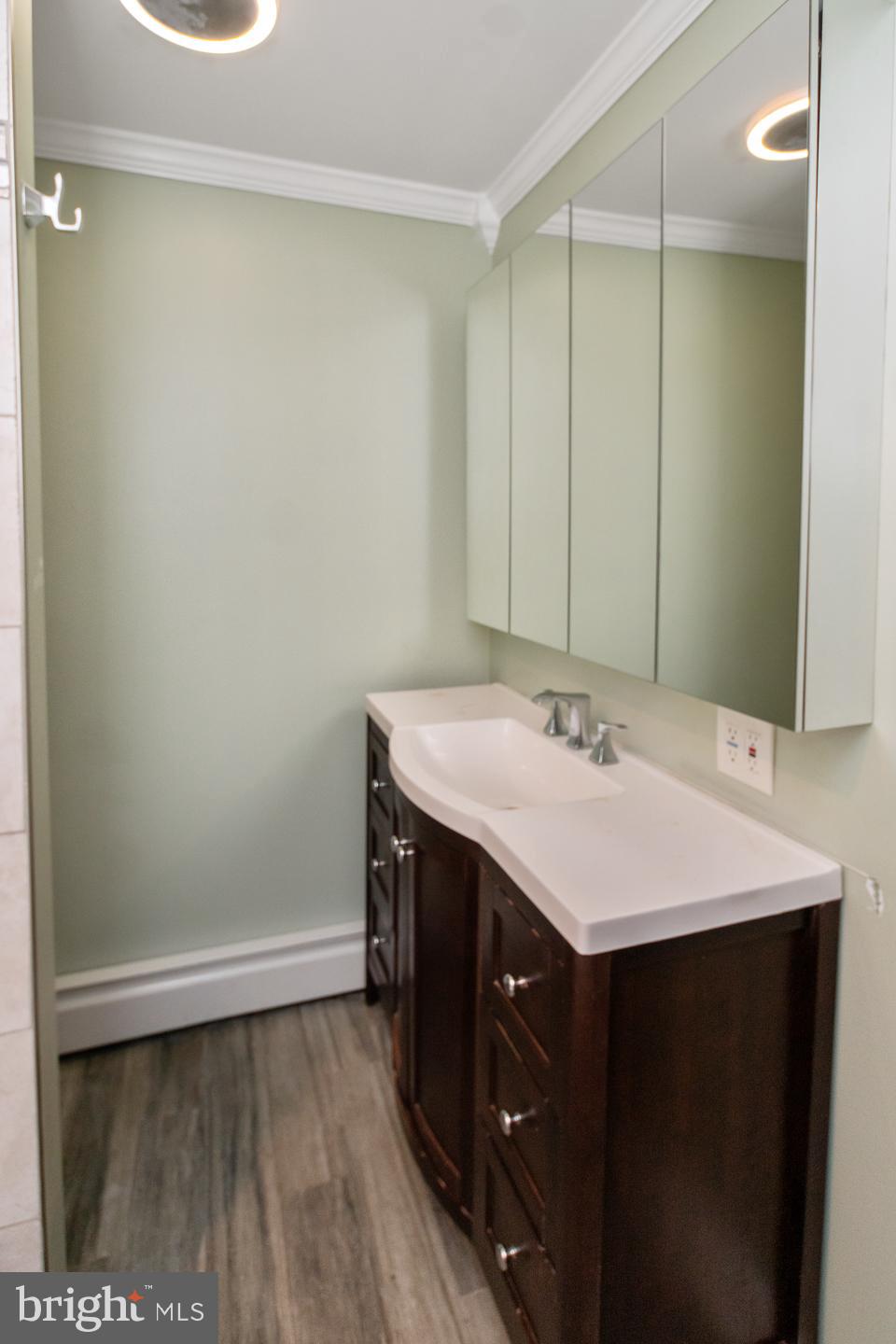 15 Sherri Way Clementon, NJ 08021 - Photo 45 of 85 Hallway Bathroom