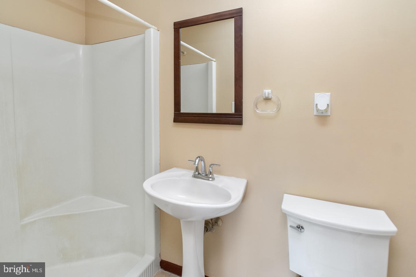 15 Sherri Way Clementon, NJ 08021 - Photo 46 of 85 Full Bathroom on first floor