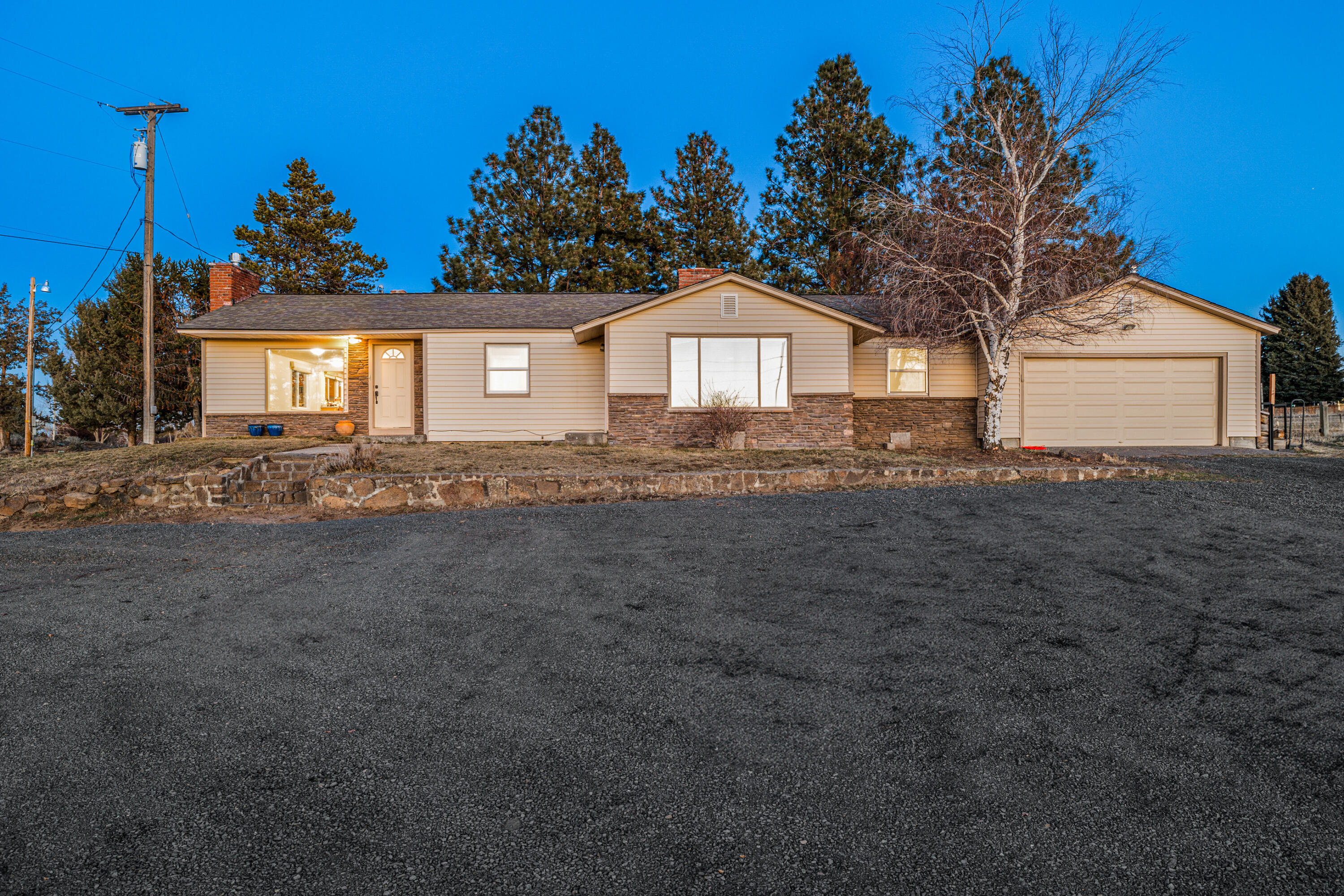 61750 Ward Road Bend, OR 97702 - Photo 2 of 39 2