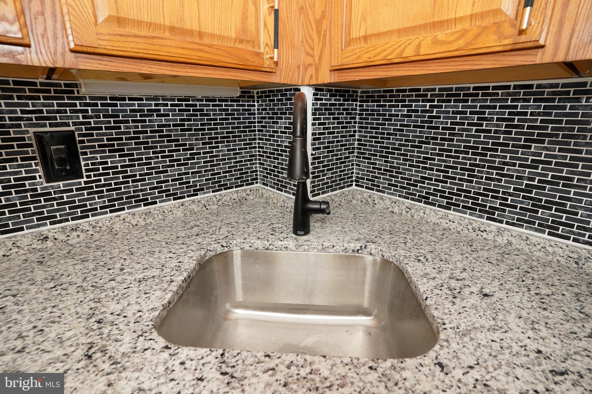 3737 Clarks Lane, Unit 405 Baltimore, MD 21215 - Photo 15 of 23 Kitchen Accents