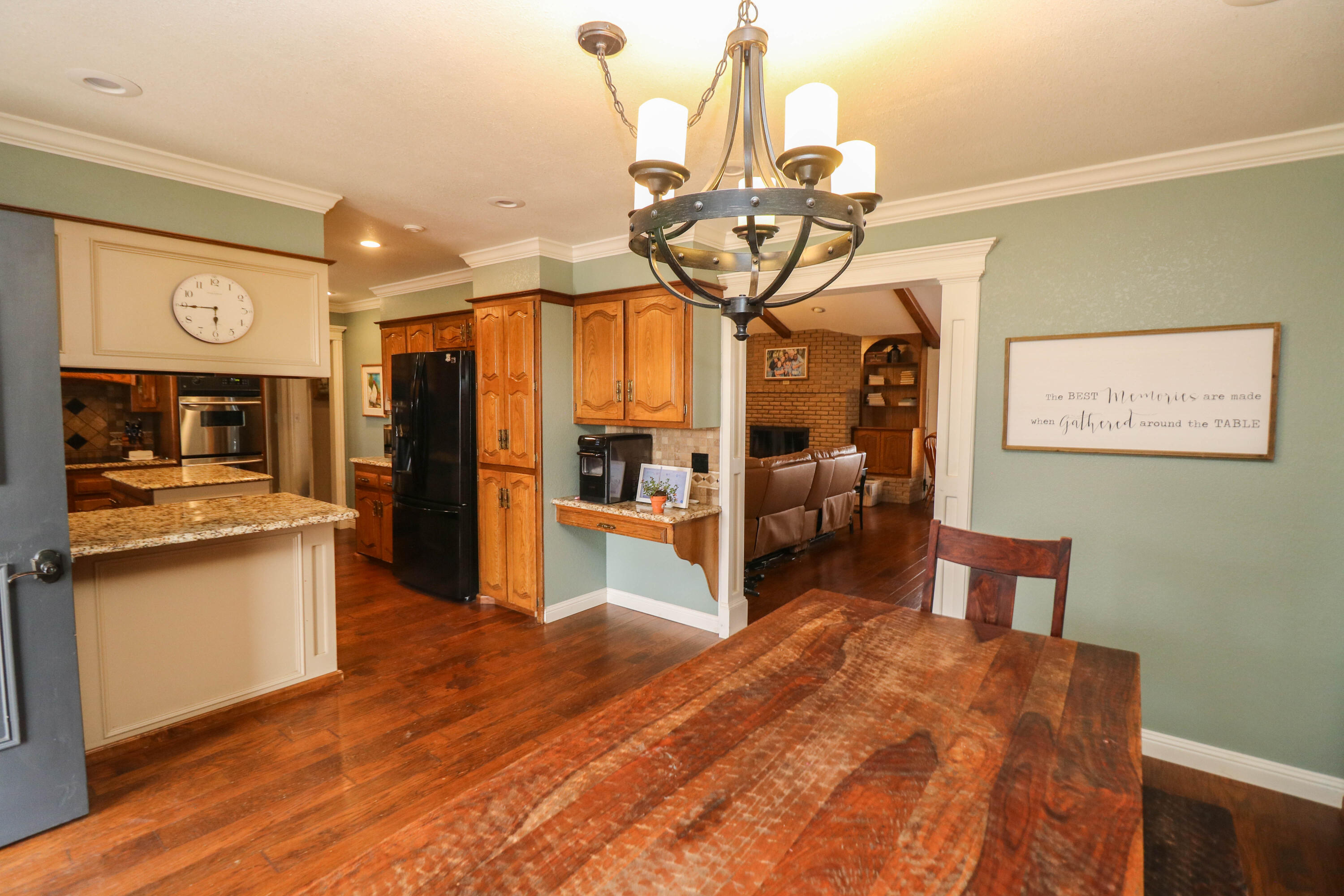 1740 Highway 70 Springlake, TX 79082 - Photo 11 of 39 a very nice looking room with a large window