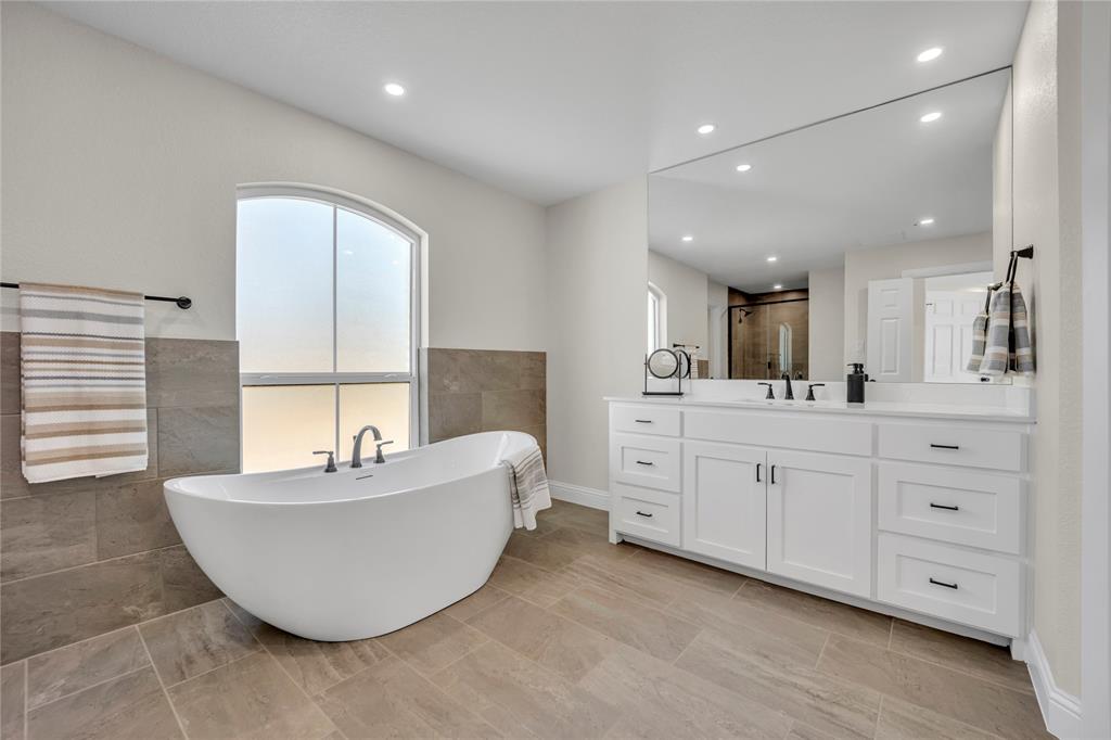 7004 Ledbetter Road Arlington, TX 76001 - Photo 12 of 40