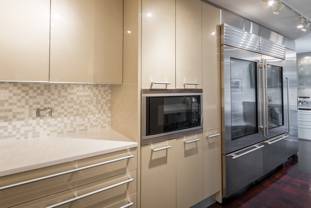 1630 Sheridan Road, Unit 4EF Wilmette, IL 60091 - Photo 11 of 25 a kitchen with stainless steel appliances a refrigerator and a stove