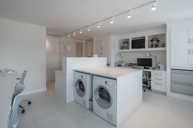 1630 Sheridan Road, Unit 4EF Wilmette, IL 60091 - Photo 17 of 25 a utility room with dryer and washer