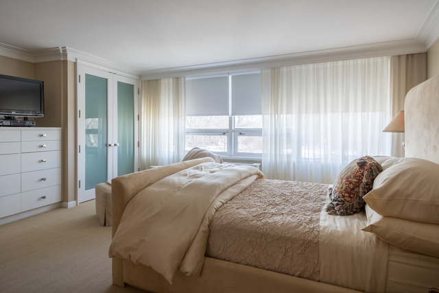 1630 Sheridan Road, Unit 4EF Wilmette, IL 60091 - Photo 18 of 25 a bedroom with a large bed and flat tv screen