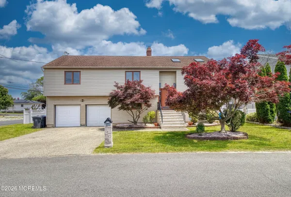 $947,000 | 17 Fontainebleau Drive, Brick, NJ 08723