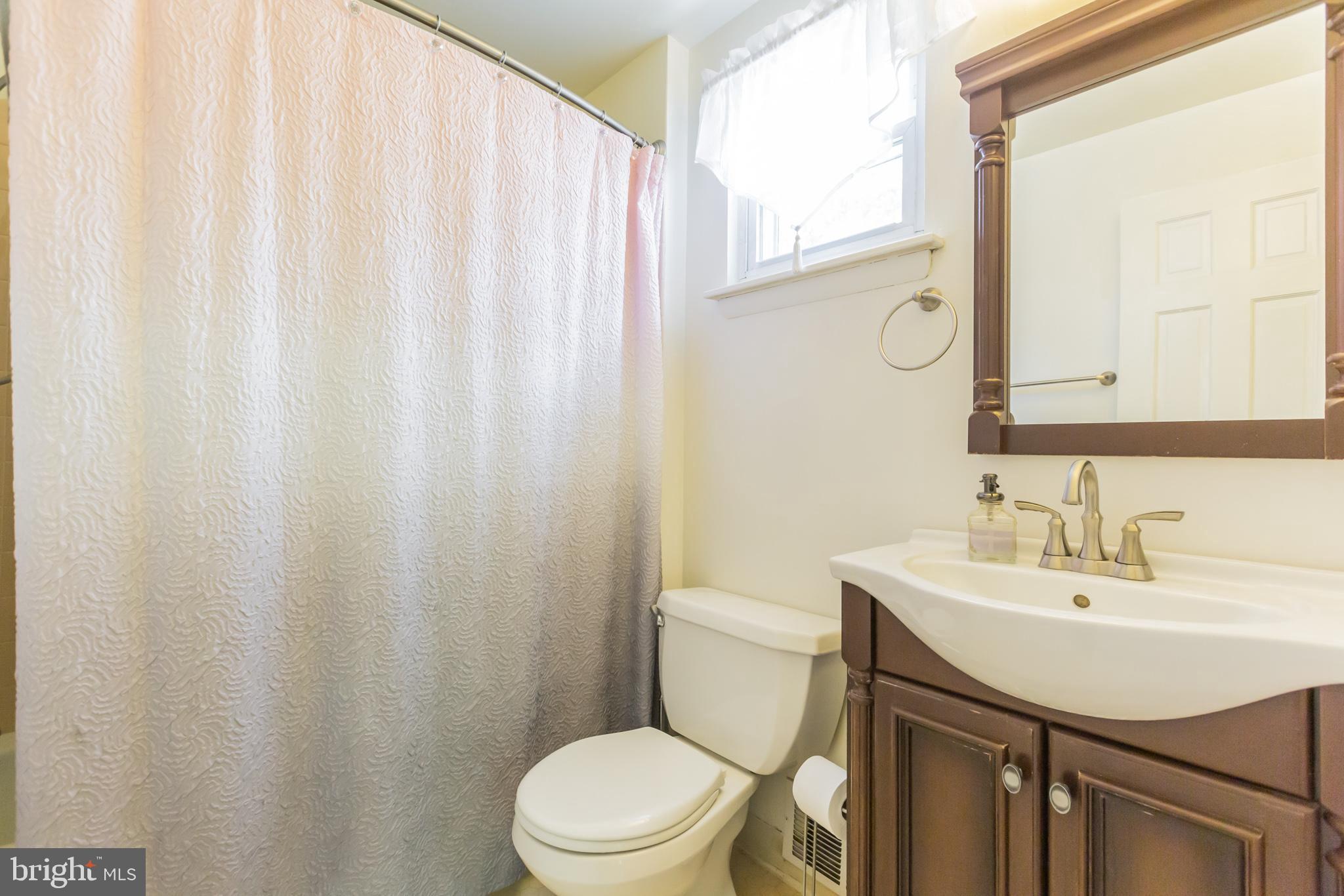 8 Blue Ridge Road Voorhees, NJ 08043 - Photo 22 of 32 Full Bath
