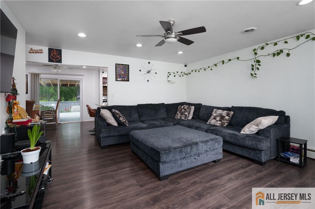 984 New Dover Road Edison, NJ 08820 - Photo 5 of 30