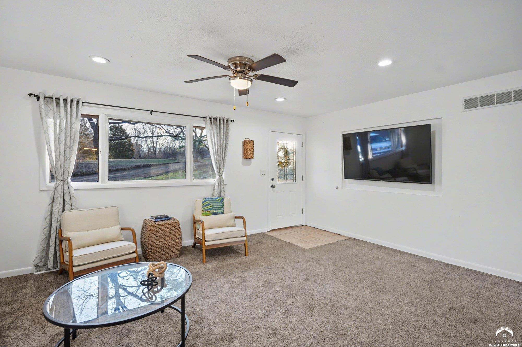 2079 North 1369th Road Eudora, KS 66025 - Photo 6 of 46