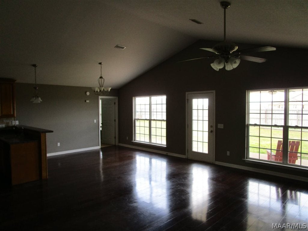 Open grandroom/dining area