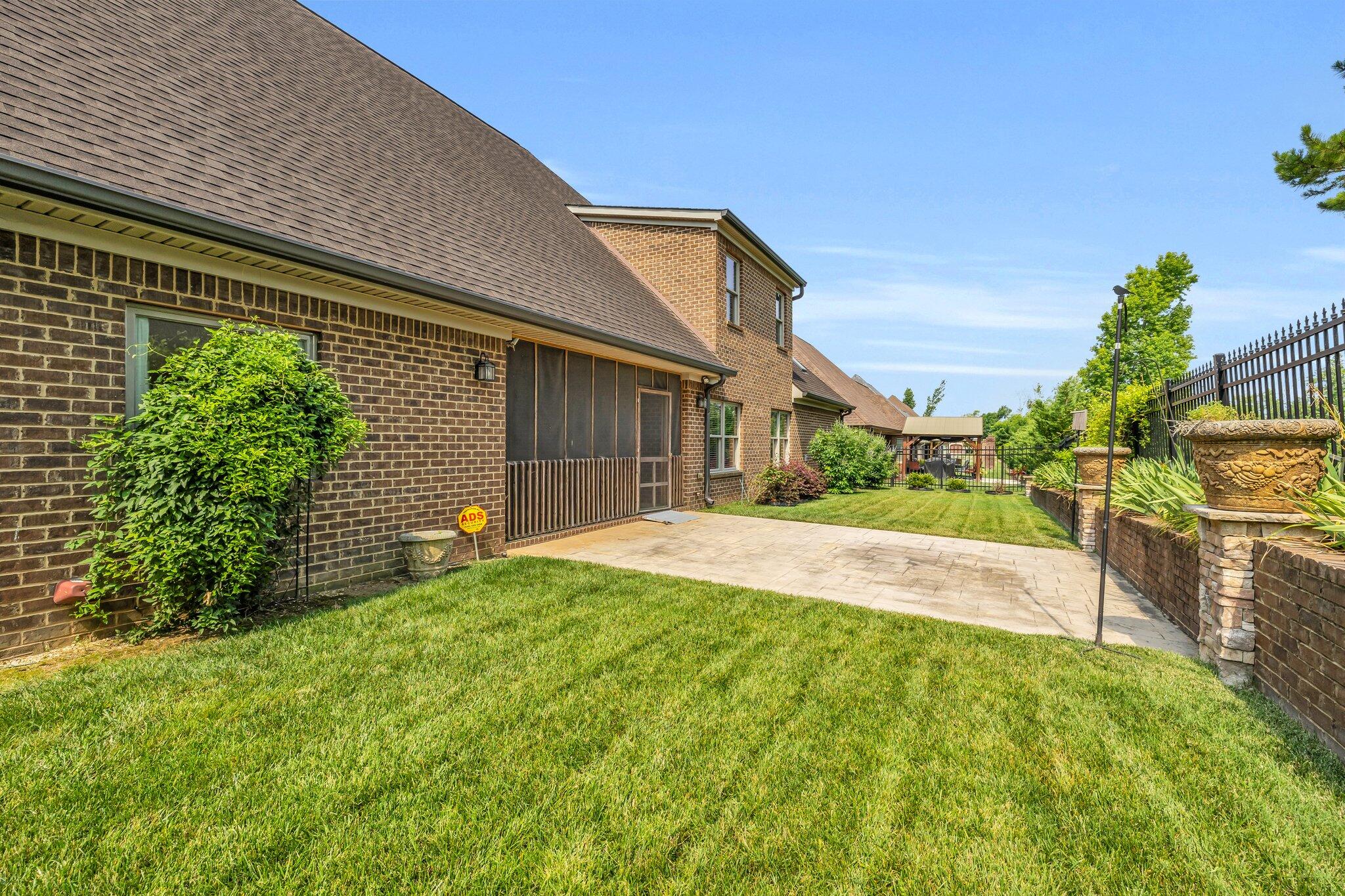 8966 Rostis Lane Chattanooga, TN 37421 - Photo 27 of 47 6-web-or-mls-8966-rostis-ln