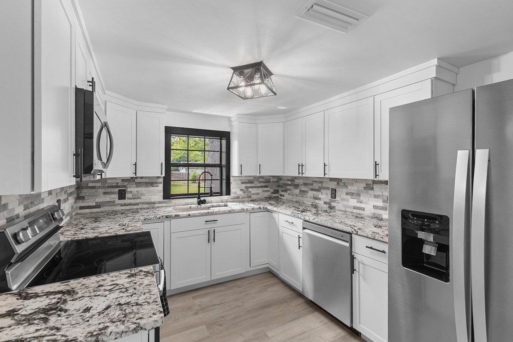 162 Jackson Avenue Slocomb, AL 36375 - Photo 8 of 33