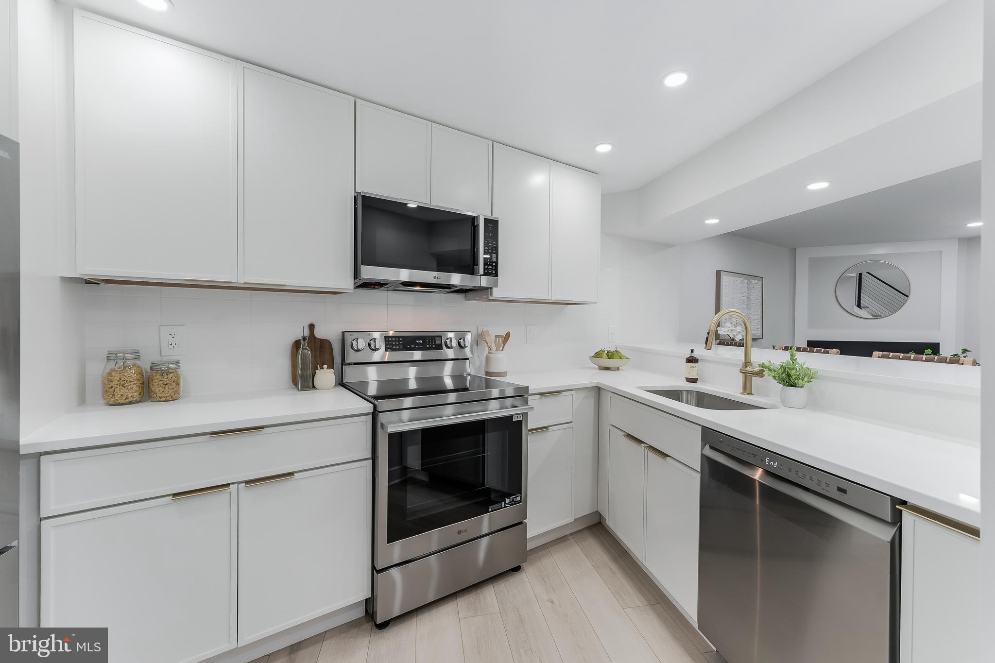 11213 Silentwood Lane Reston, VA 20191 - Photo 3 of 33