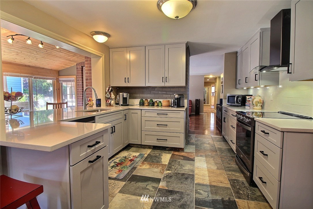 1303 Redmond Place Northeast Renton, WA 98056 - Photo 13 of 40 Gallery Image 13