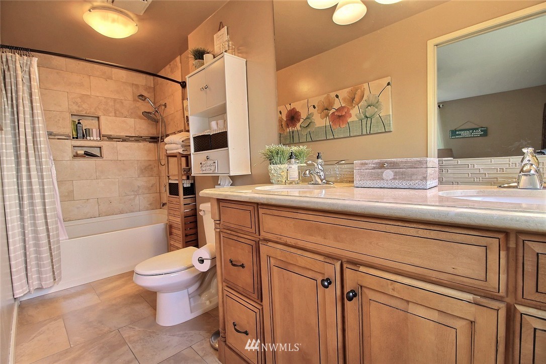 1303 Redmond Place Northeast Renton, WA 98056 - Photo 24 of 40 Gallery Image 24