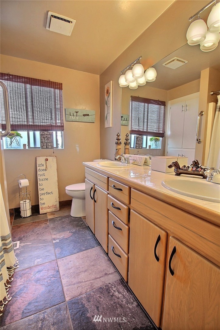 1303 Redmond Place Northeast Renton, WA 98056 - Photo 30 of 40 Gallery Image 30