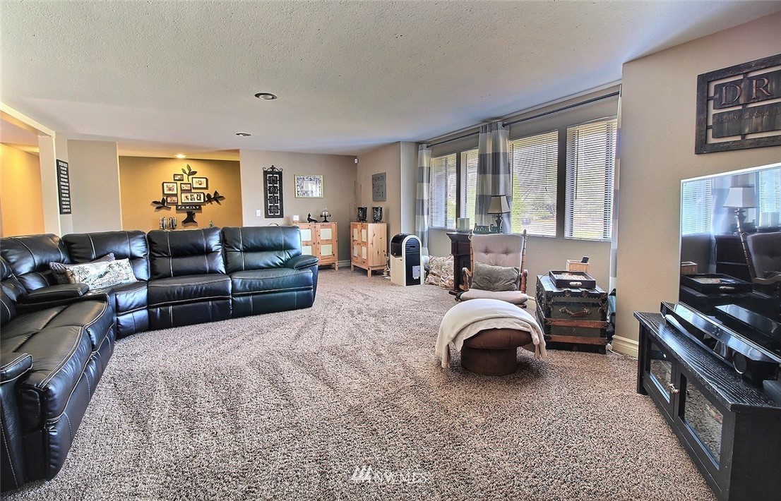 1303 Redmond Place Northeast Renton, WA 98056 - Photo 6 of 40 Gallery Image 6