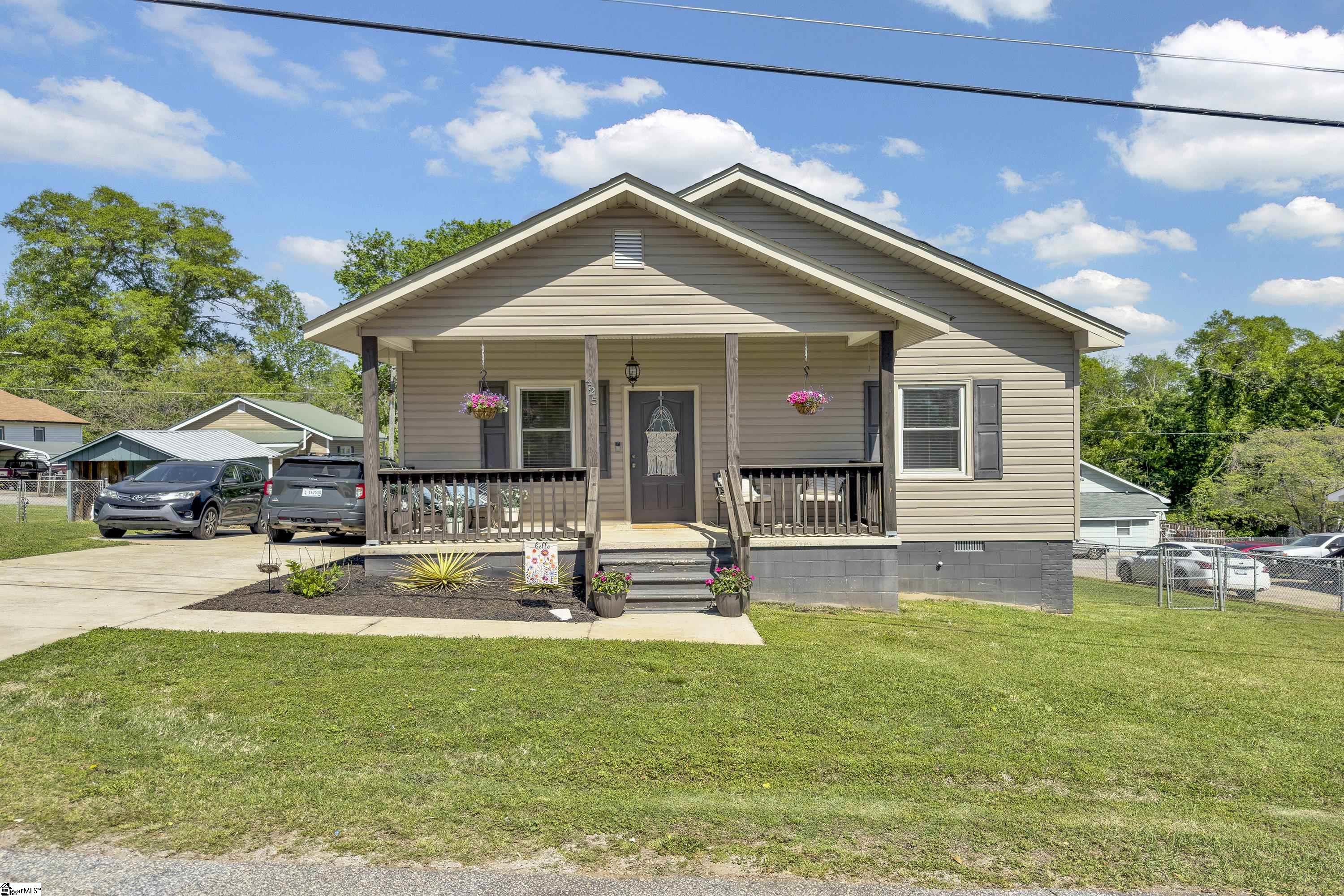 425 River Street Converse, SC 29329 - Photo 1 of 22 Gallery Image 1