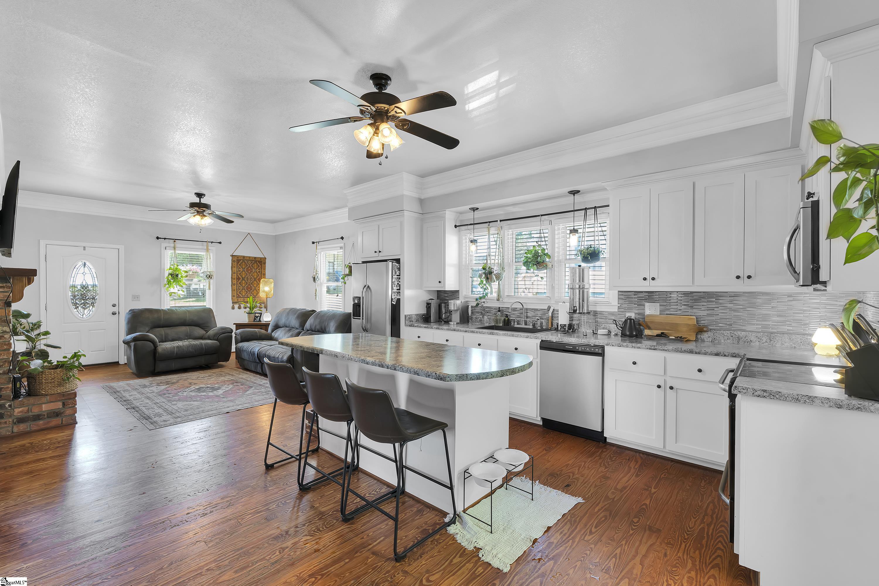 425 River Street Converse, SC 29329 - Photo 3 of 22 Gallery Image 3