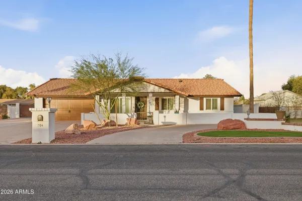 $1,029,000 | 704 East Mesquite Avenue, Gilbert, AZ 85296