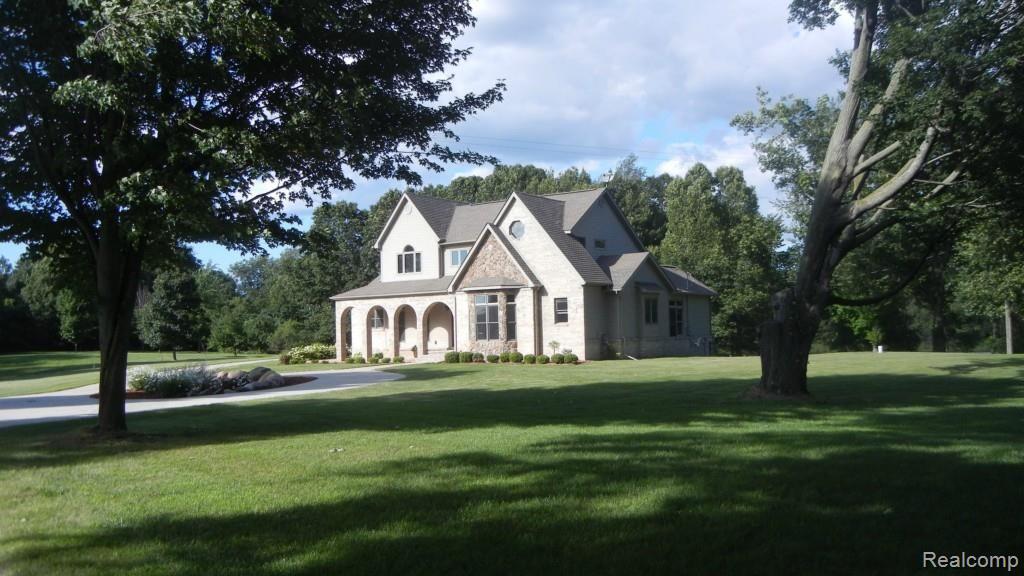 2360 Itsell Road Howell, MI 48843 - Photo 1 of 26 DSCN6133.jpg