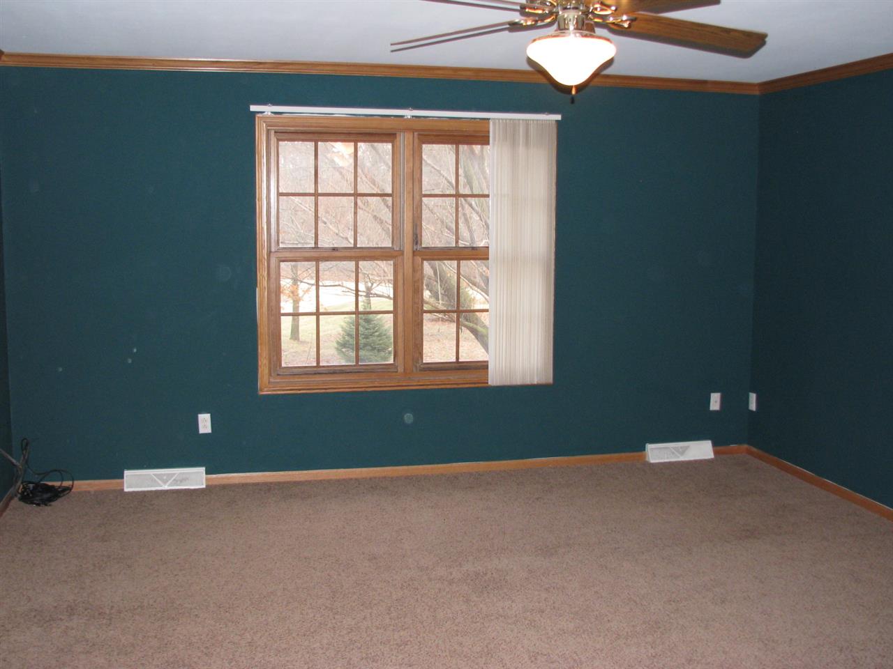 1123 South Weldon Road Rockford, IL 61102 - Photo 18 of 19 a view of an empty room with a window
