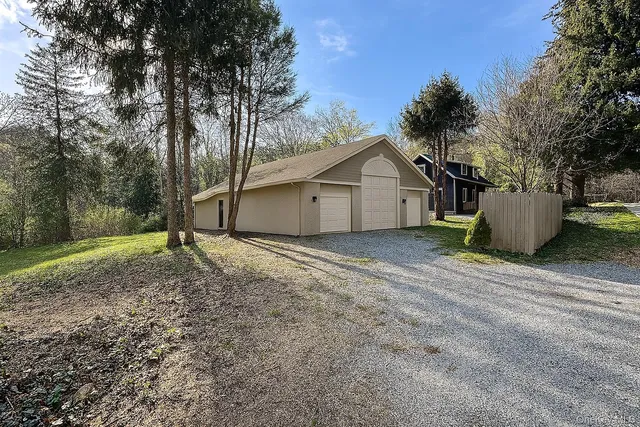 $999,000 | 210 Seven Bridges Road, Unit A, Chappaqua, NY 10514