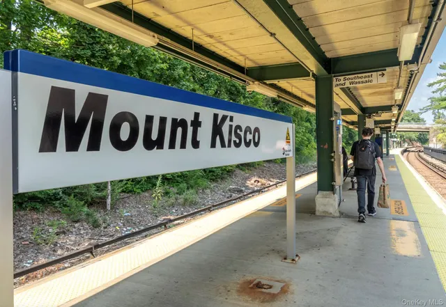 $999,000 | 210 Seven Bridges Road, Unit A, Chappaqua, NY 10514