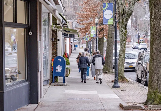 $999,000 | 210 Seven Bridges Road, Unit A, Chappaqua, NY 10514