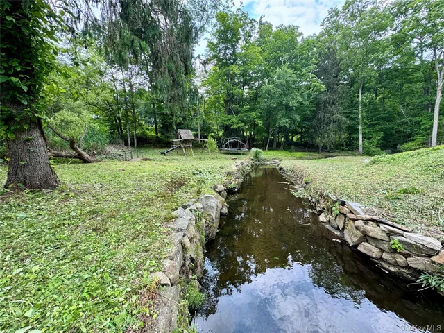 $999,000 | 210 Seven Bridges Road, Unit A, Chappaqua, NY 10514