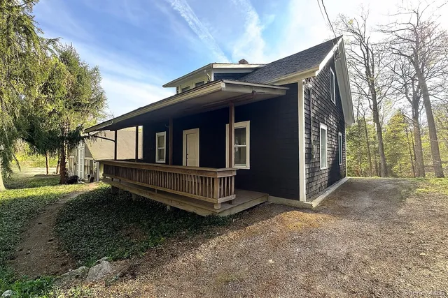 $999,000 | 210 Seven Bridges Road, Unit A, Chappaqua, NY 10514