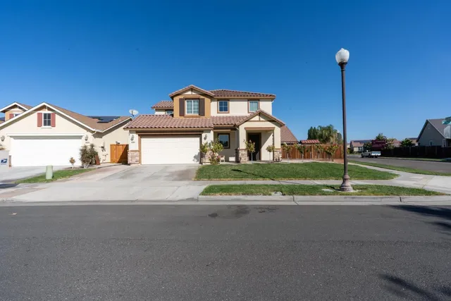 $575,000 | 2490 North Fallbrook Drive, Los Banos, CA 93635