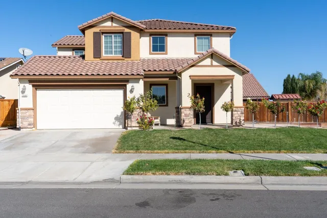 $575,000 | 2490 North Fallbrook Drive, Los Banos, CA 93635