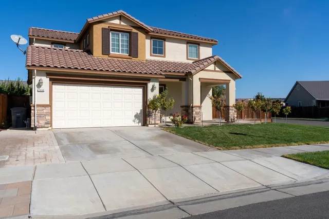 $575,000 | 2490 North Fallbrook Drive, Los Banos, CA 93635
