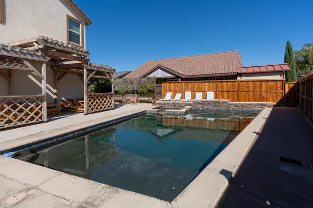 $575,000 | 2490 North Fallbrook Drive, Los Banos, CA 93635