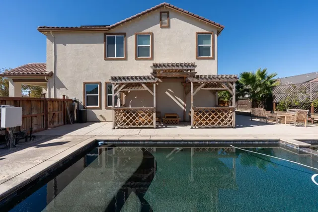 $575,000 | 2490 North Fallbrook Drive, Los Banos, CA 93635