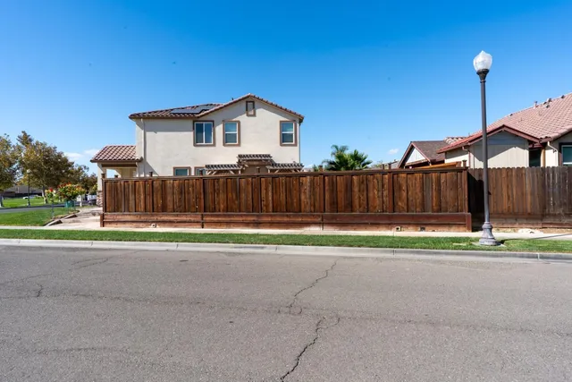 $575,000 | 2490 North Fallbrook Drive, Los Banos, CA 93635