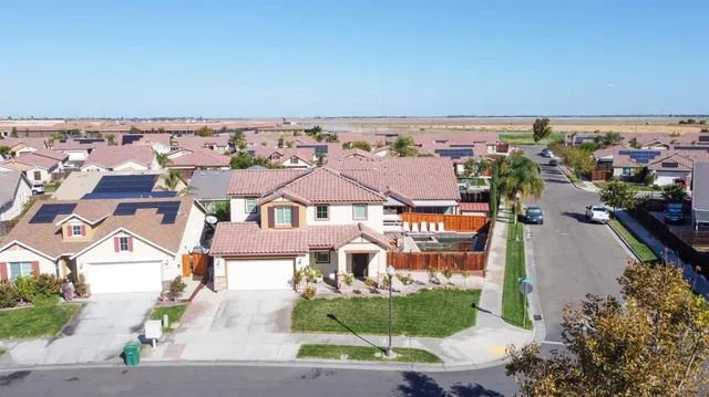 $575,000 | 2490 North Fallbrook Drive, Los Banos, CA 93635