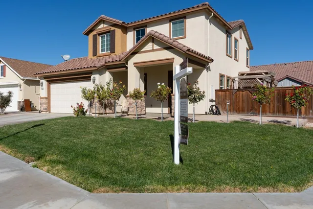 $575,000 | 2490 North Fallbrook Drive, Los Banos, CA 93635