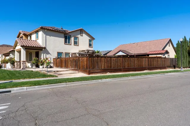 $575,000 | 2490 North Fallbrook Drive, Los Banos, CA 93635
