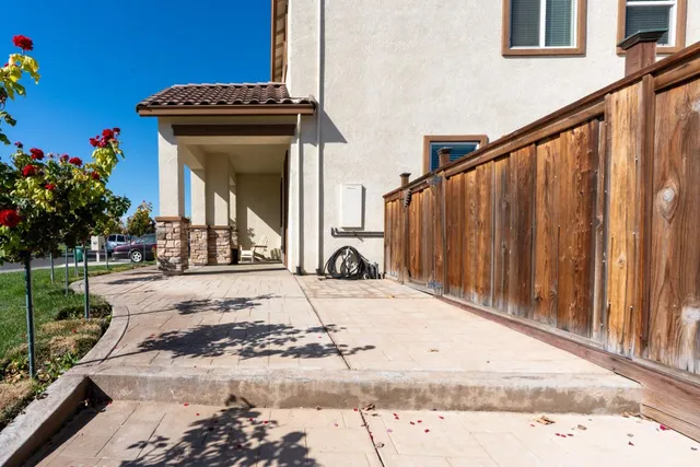 $575,000 | 2490 North Fallbrook Drive, Los Banos, CA 93635