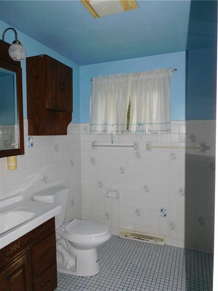968 Chapel Road Monaca, PA 15061 - Photo 17 of 23 Full Bathroom on the upper floor.